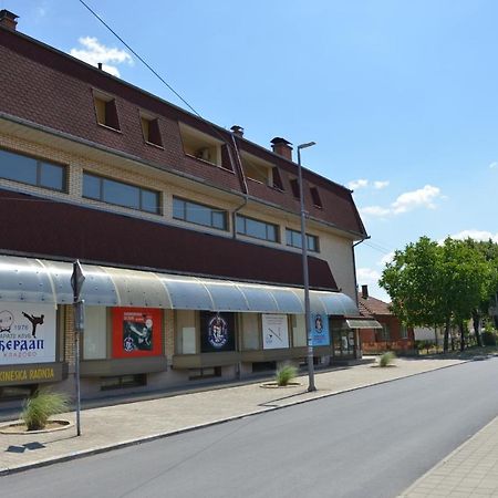 Apartmani Tomic Kladovo Exteriör bild