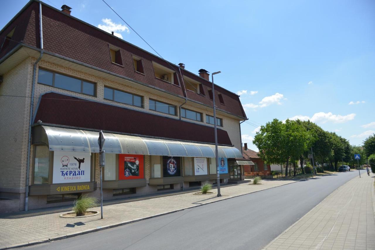 Apartmani Tomic Kladovo Exteriör bild