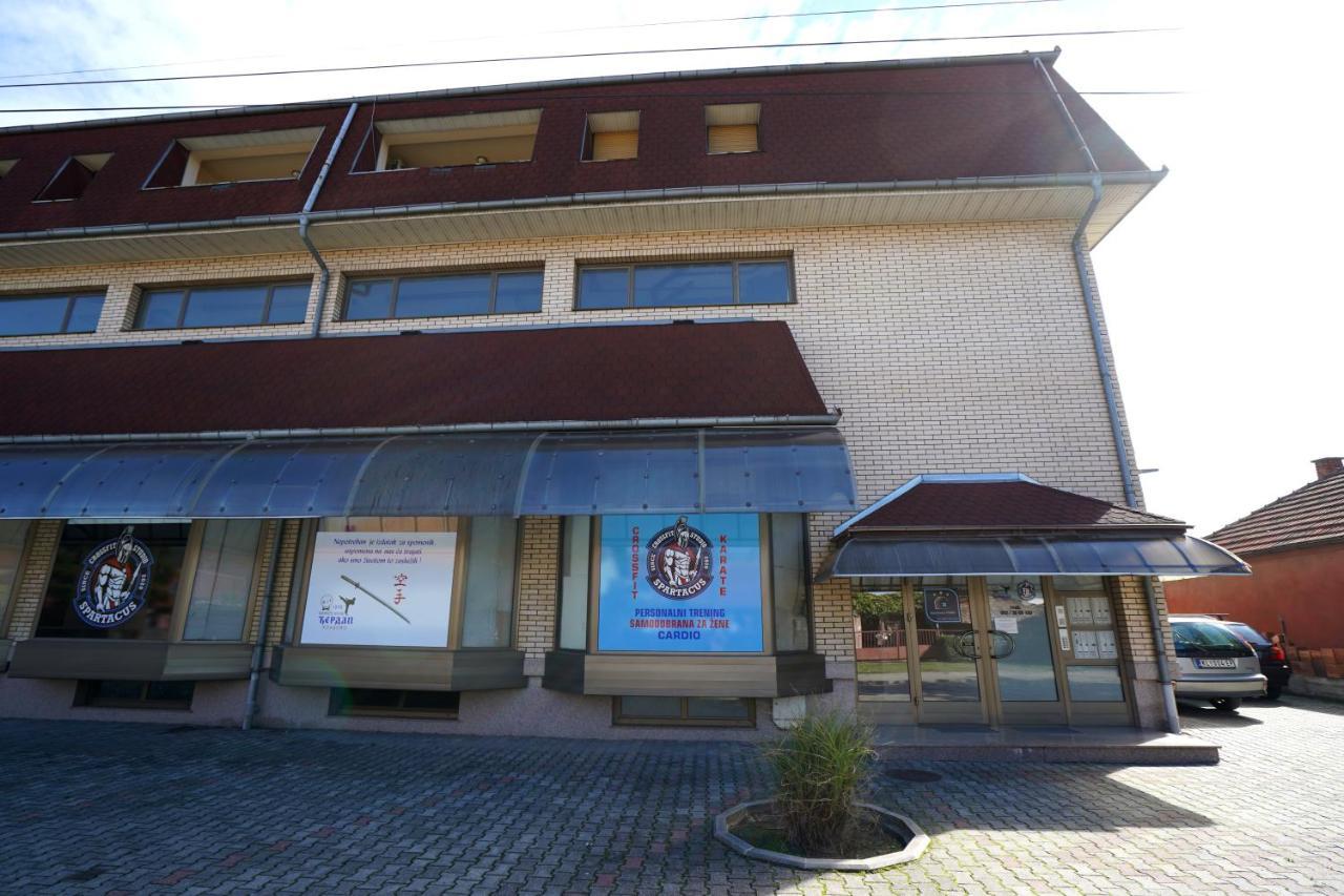 Apartmani Tomic Kladovo Exteriör bild