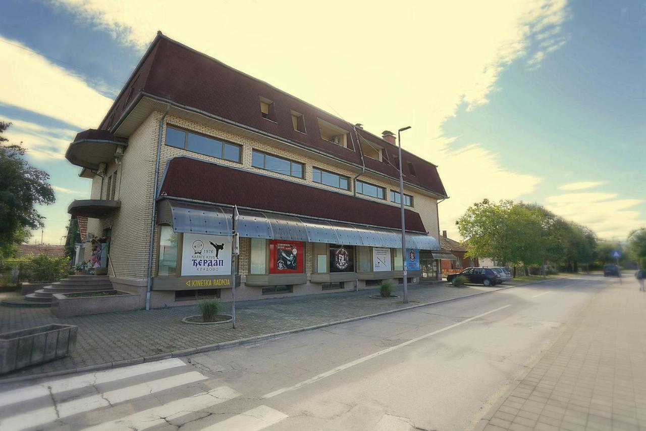 Apartmani Tomic Kladovo Exteriör bild